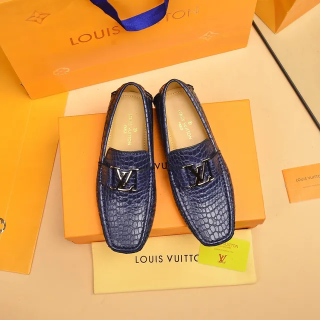Louis Vuitton Mocassin Bleu marine Doré Cuir estampé crocodile Métal Boucle LV Twist Mocassin 9