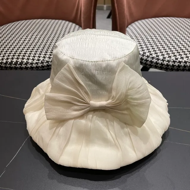 Louis Vuitton plaque logo chapeau de seau plissé à volants 7