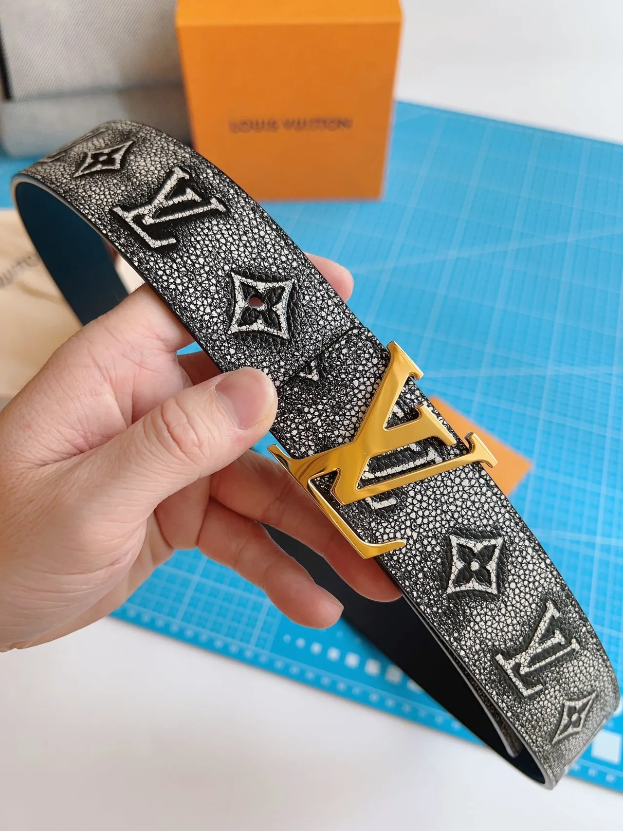 Louis Vuitton LV cinto monograma couro texturizado cinto 3