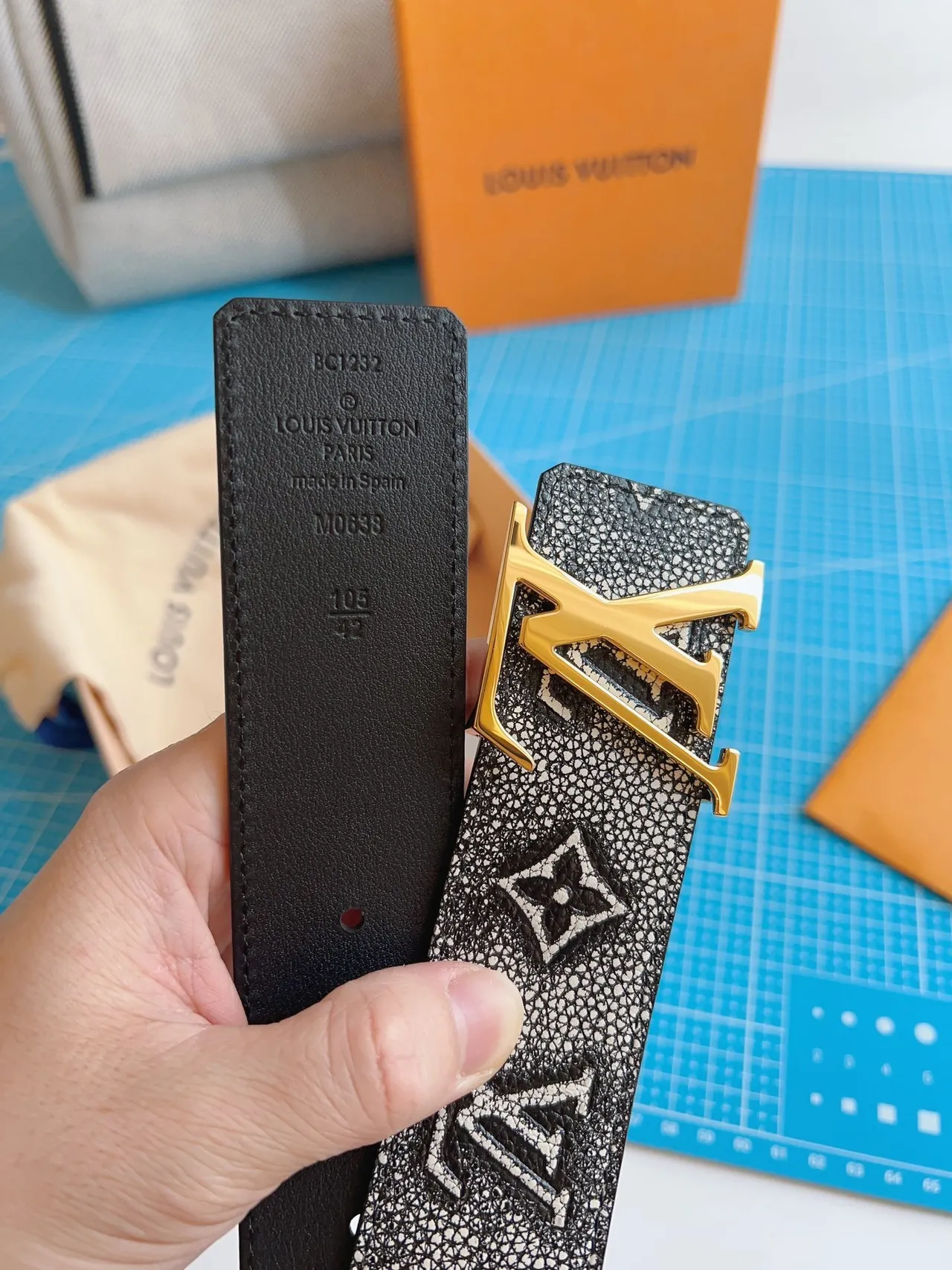Louis Vuitton LV cinto monograma couro texturizado cinto 7