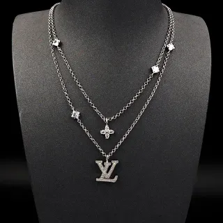 Louis Vuitton LV Monogramme & Charme Floral Collier de Double Couche Collier Argenté Pavé de Cristal