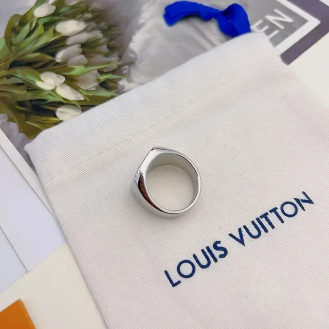 Louis Vuitton LV Signet Ring Silver-Tone Square Engraved Ring 6