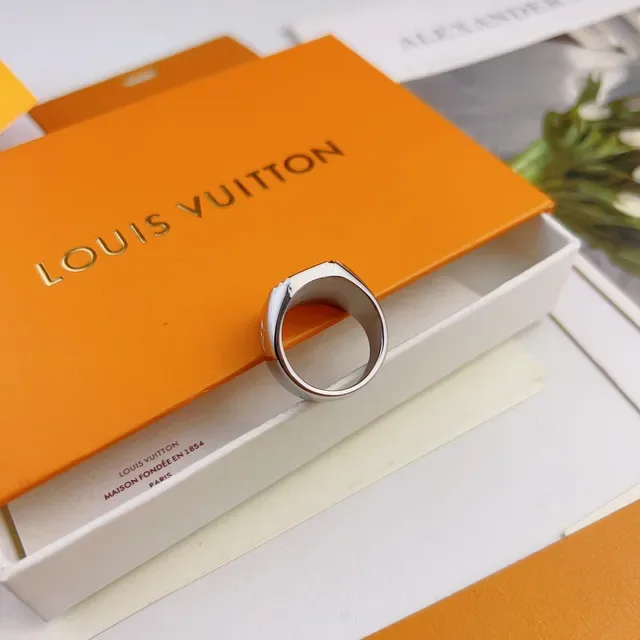 Louis Vuitton LV Signet Ring Silver-Tone Square Engraved Ring 8