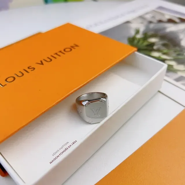 Louis Vuitton LV Signet Ring Silver-Tone Square Engraved Ring 9