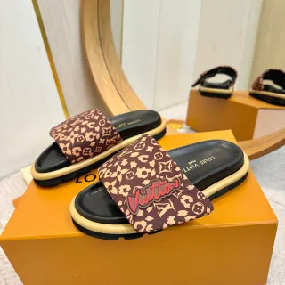 Louis Vuitton LV Slide भूरा बेज मोनोग्राम-प्रिंट स्ट्रैप पैडेड लोगो पैच चप्पल
