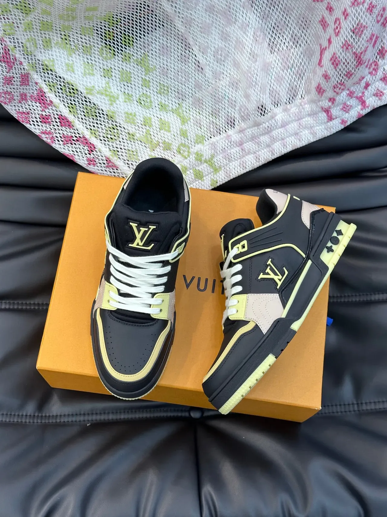 Louis Vuitton LV Trainer Tênis Lifestyle Preto Bege Low-Top Material Misto 2
