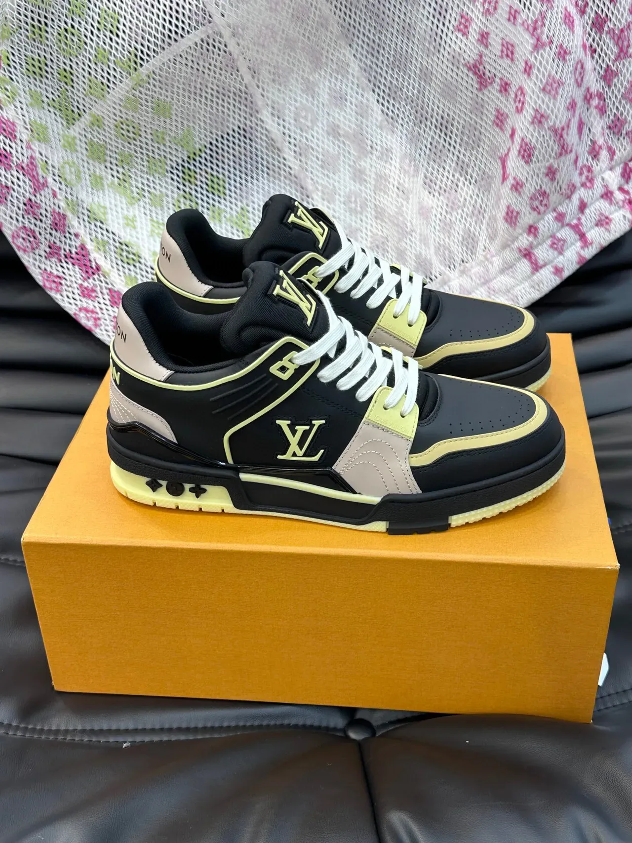 Louis Vuitton LV Trainer Tênis Lifestyle Preto Bege Low-Top Material Misto 3