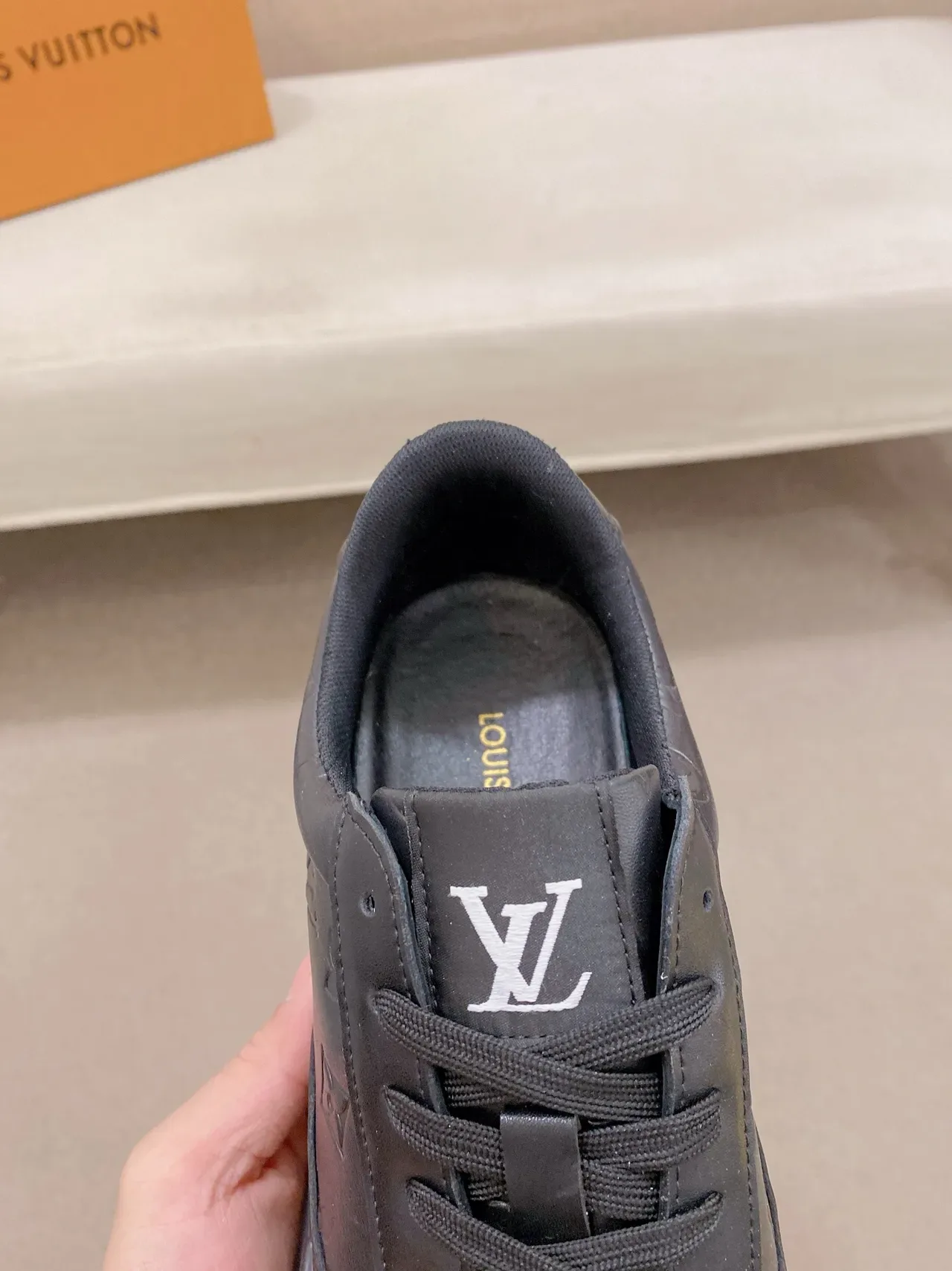 Louis Vuitton LV Trainer Noir Monogramme Embossé Cuir Semelle Sculptée Chunky Sneakers Lifestyle 4