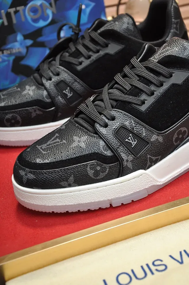 Louis Vuitton LV Trainer Chaussures lifestyle Noir Blanc Monogram Cuir Acentos daim 3