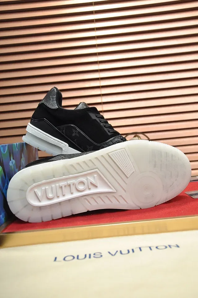 Louis Vuitton LV Trainer Chaussures lifestyle Noir Blanc Monogram Cuir Acentos daim 4