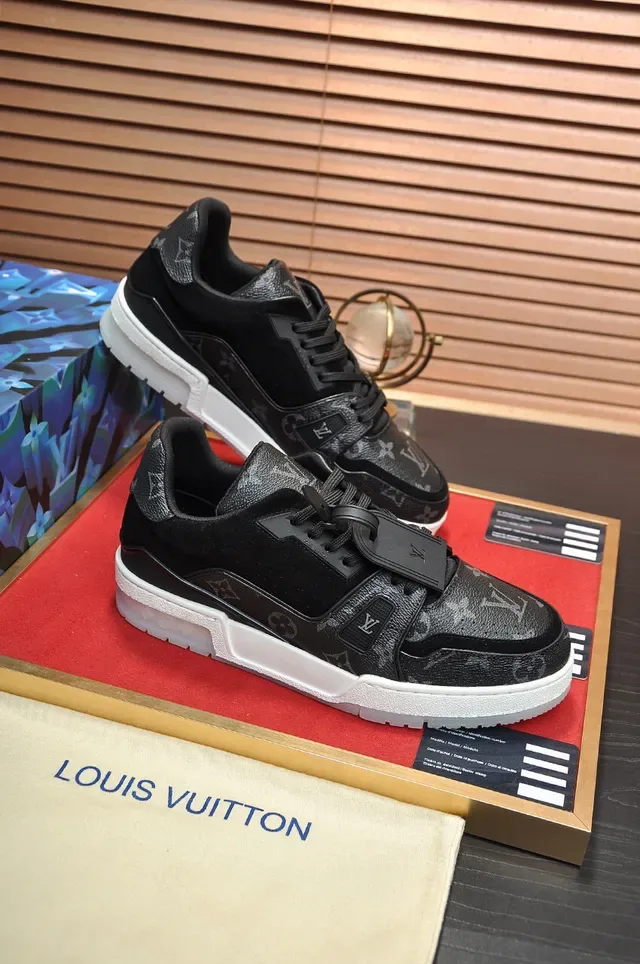 Louis Vuitton LV Trainer Chaussures lifestyle Noir Blanc Monogram Cuir Acentos daim 5