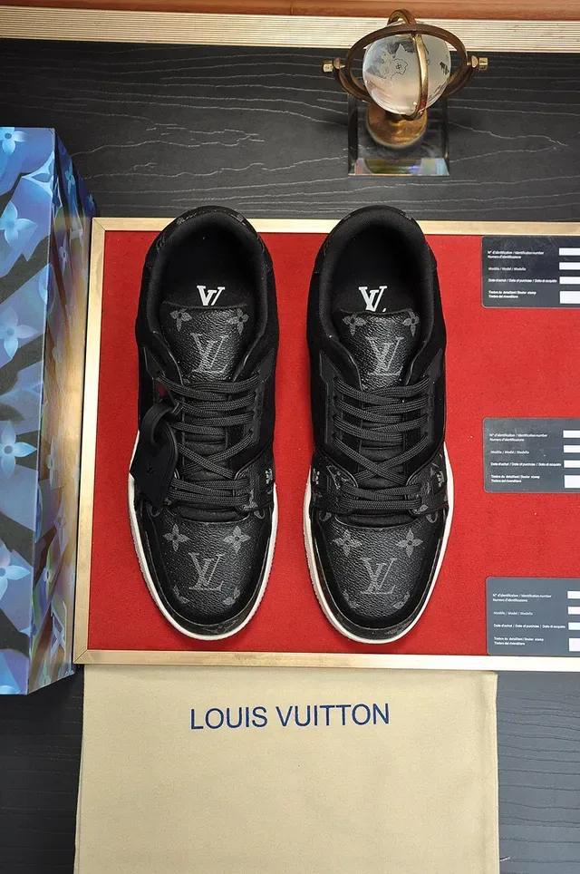 Louis Vuitton LV Trainer Chaussures lifestyle Noir Blanc Monogram Cuir Acentos daim 9