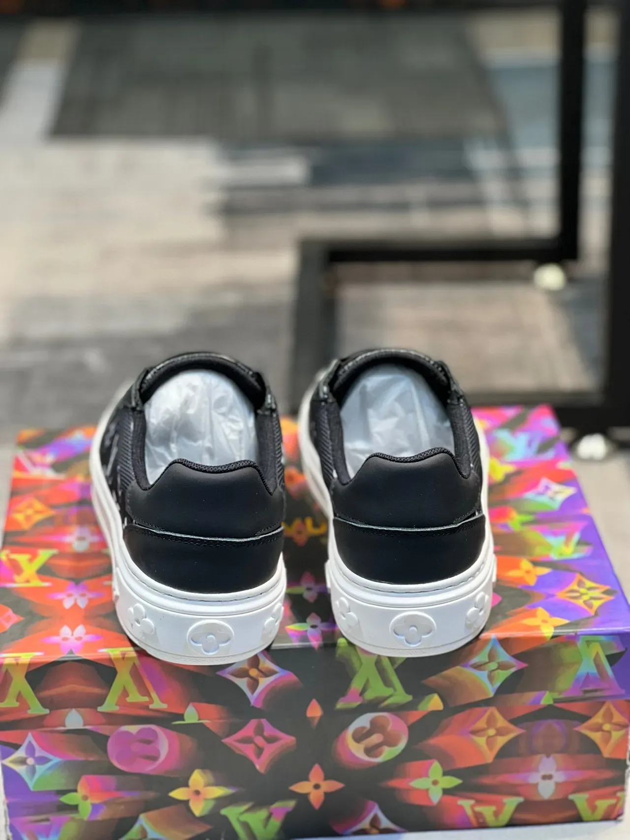 Louis Vuitton LV Trainer Preto Branco Monogram-Printed Malha E Couro Superior Solado Plataforma Tênis Lifestyle 2