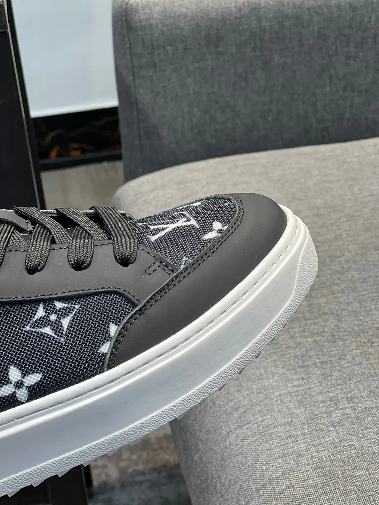Louis Vuitton LV Trainer Preto Branco Monogram-Printed Malha E Couro Superior Solado Plataforma Tênis Lifestyle 3