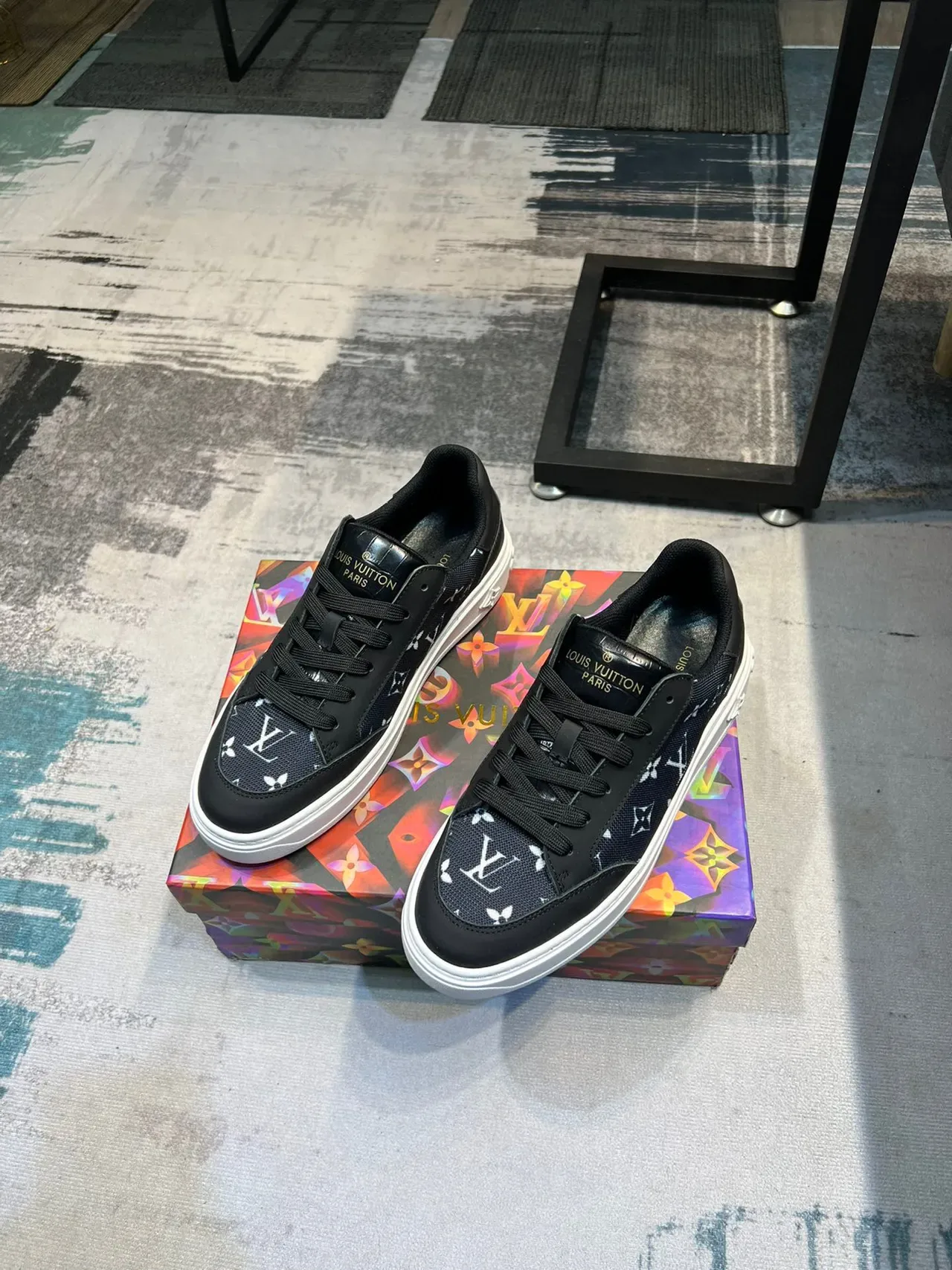 Louis Vuitton LV Trainer Preto Branco Monogram-Printed Malha E Couro Superior Solado Plataforma Tênis Lifestyle 5