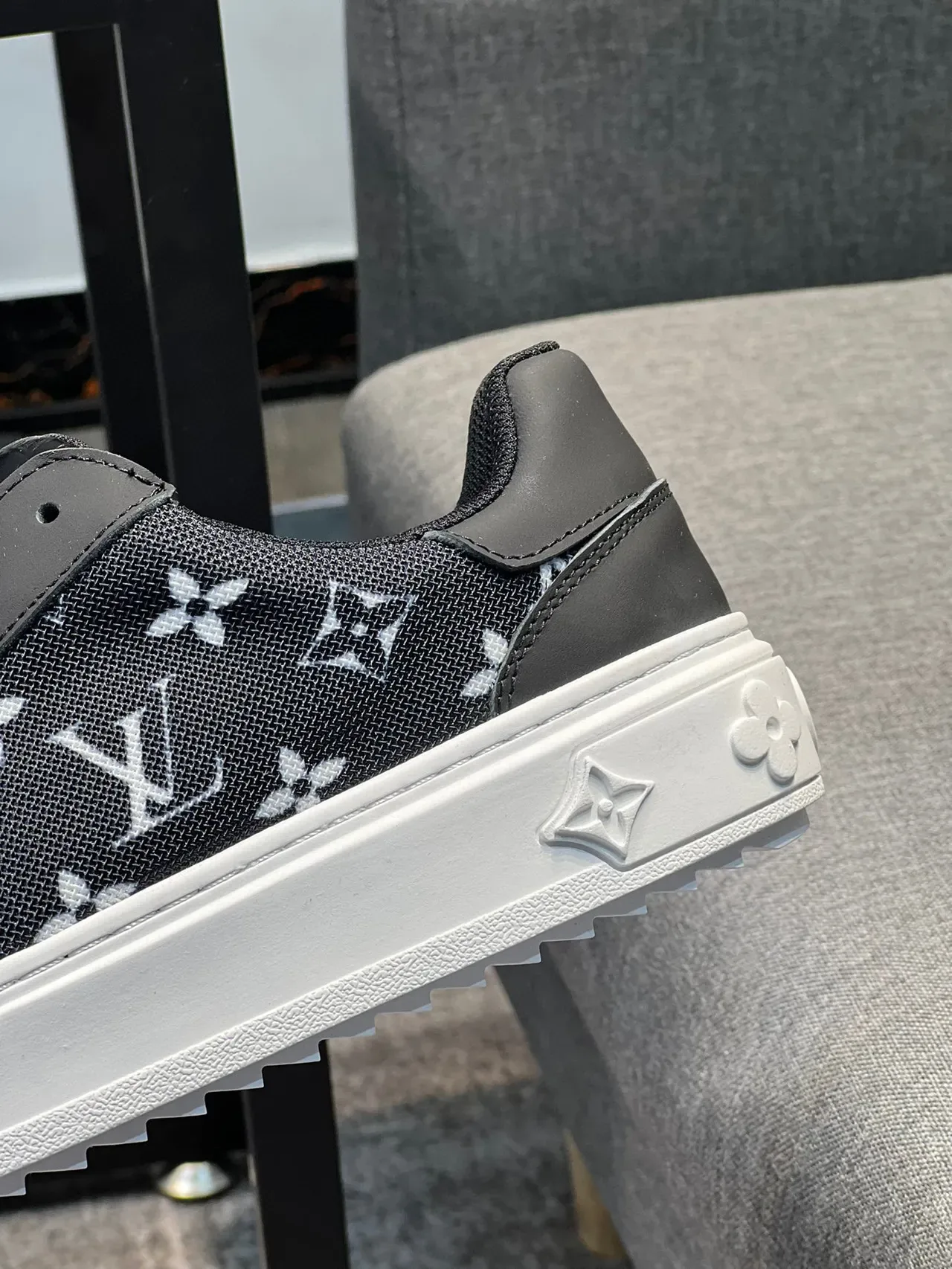 Louis Vuitton LV Trainer Preto Branco Monogram-Printed Malha E Couro Superior Solado Plataforma Tênis Lifestyle 8