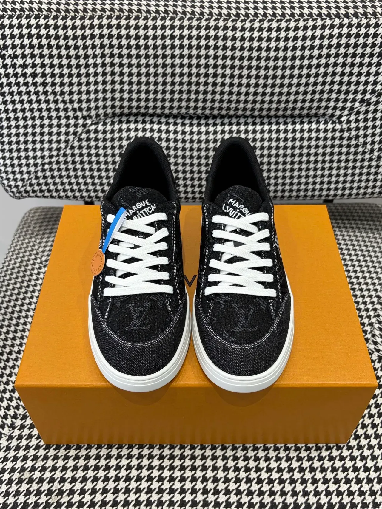 লুই ভিটন LV Trainer কালো সাদা মোনোগ্রামড টেক্সটাইল উপর ইমব্রয়ডার্ড লোগো লাইফস্টাইল স্নিকার্স 6