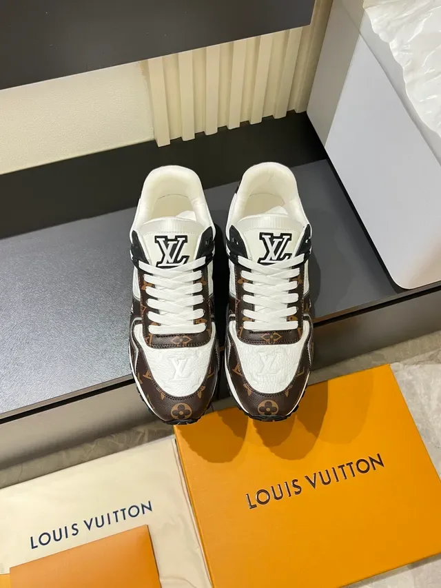 لويس فيتون LV Trainer بني أبيض مونوغرام قماش جلد ألواح أسلوب حياة 5