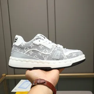 Louis Vuitton LV Trainer Gris Blanco parte superior de lona monogramada suela chunky de plataforma sneakers lifestyle