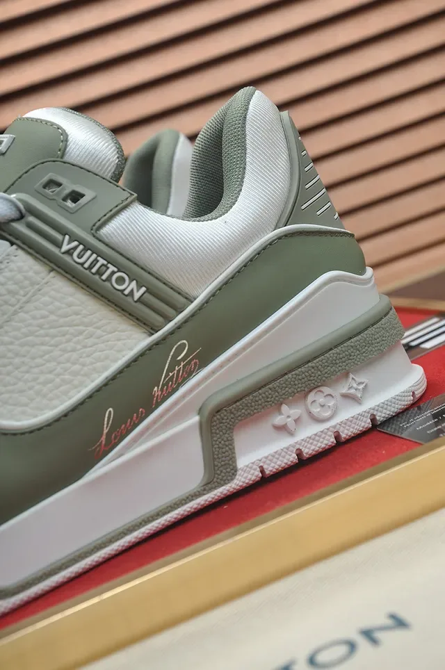 Louis Vuitton LV Trainer সবুজ সাদা লেয়ার্ড সোল টেক্সচার্ড লেদার প্যানেল লাইফস্টাইল স্নিকার 2