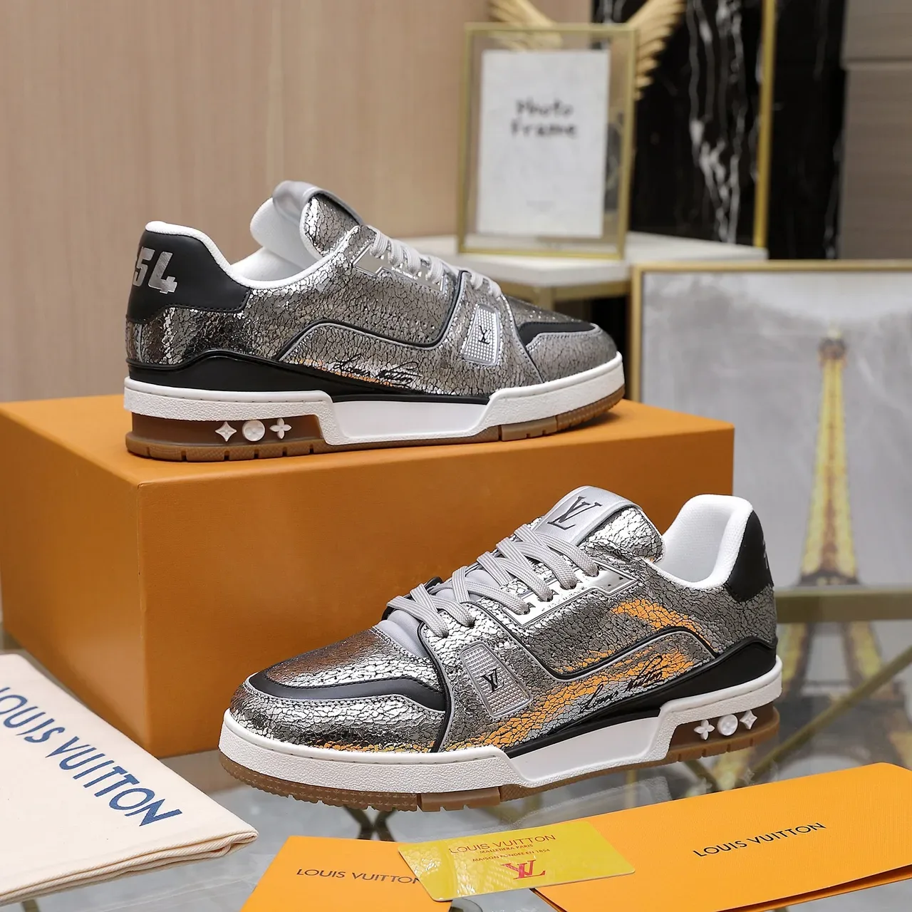 Louis Vuitton LV Trainer মেটালিক সিলভার ব্ল্যাক লাইফস্টাইল স্নিকার 2