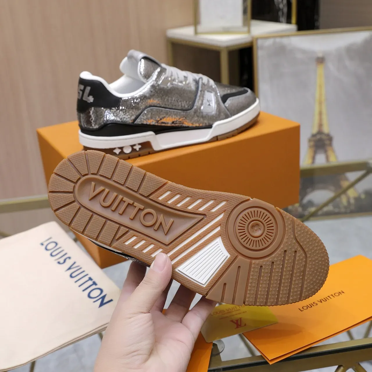 Louis Vuitton LV Trainer মেটালিক সিলভার ব্ল্যাক লাইফস্টাইল স্নিকার 3