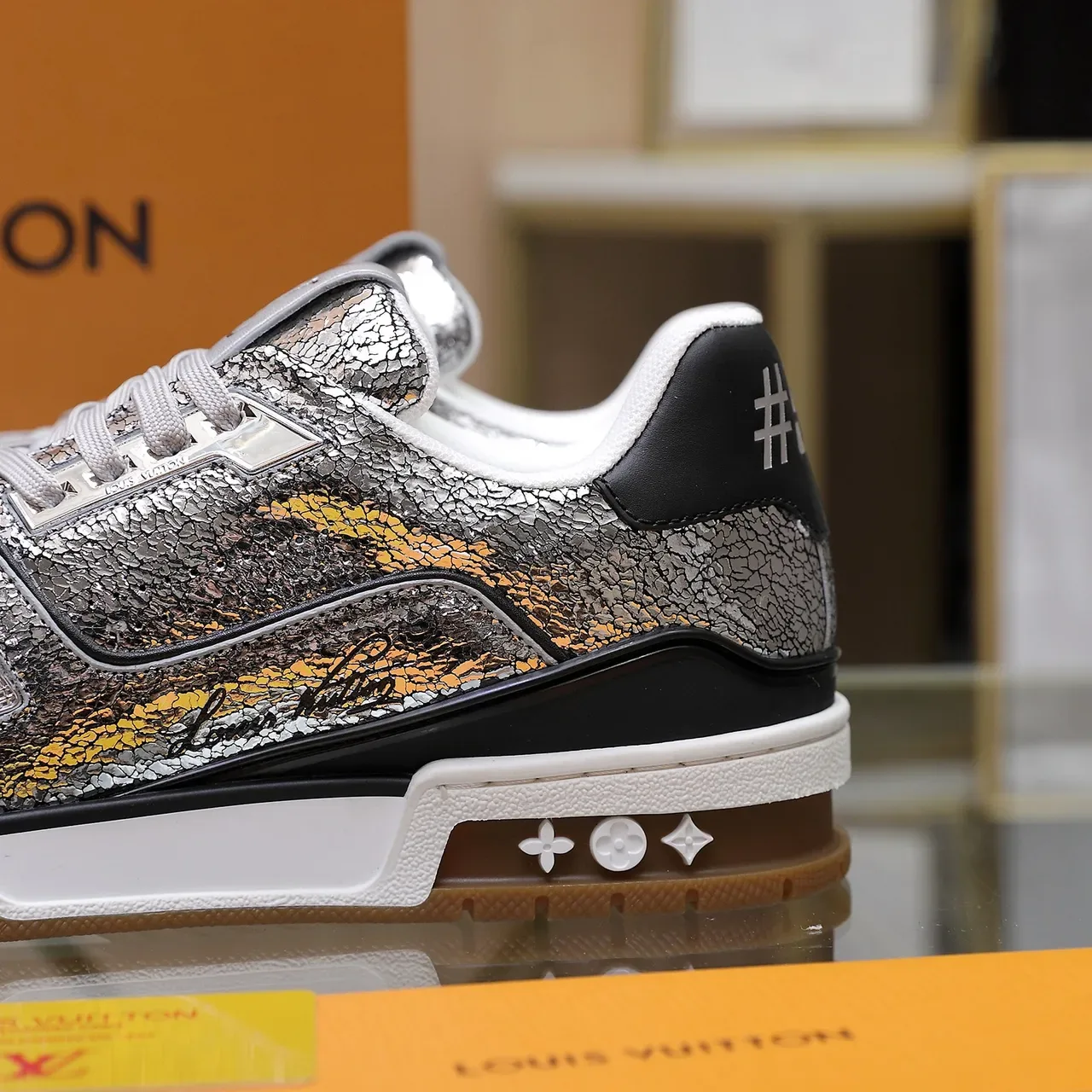 Louis Vuitton LV Trainer মেটালিক সিলভার ব্ল্যাক লাইফস্টাইল স্নিকার 4
