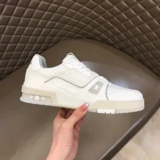 Louis Vuitton LV Trainer Zapatillas Lifestyle con parte superior de cuero blanco beige suela de plataforma gruesa y voluminosa