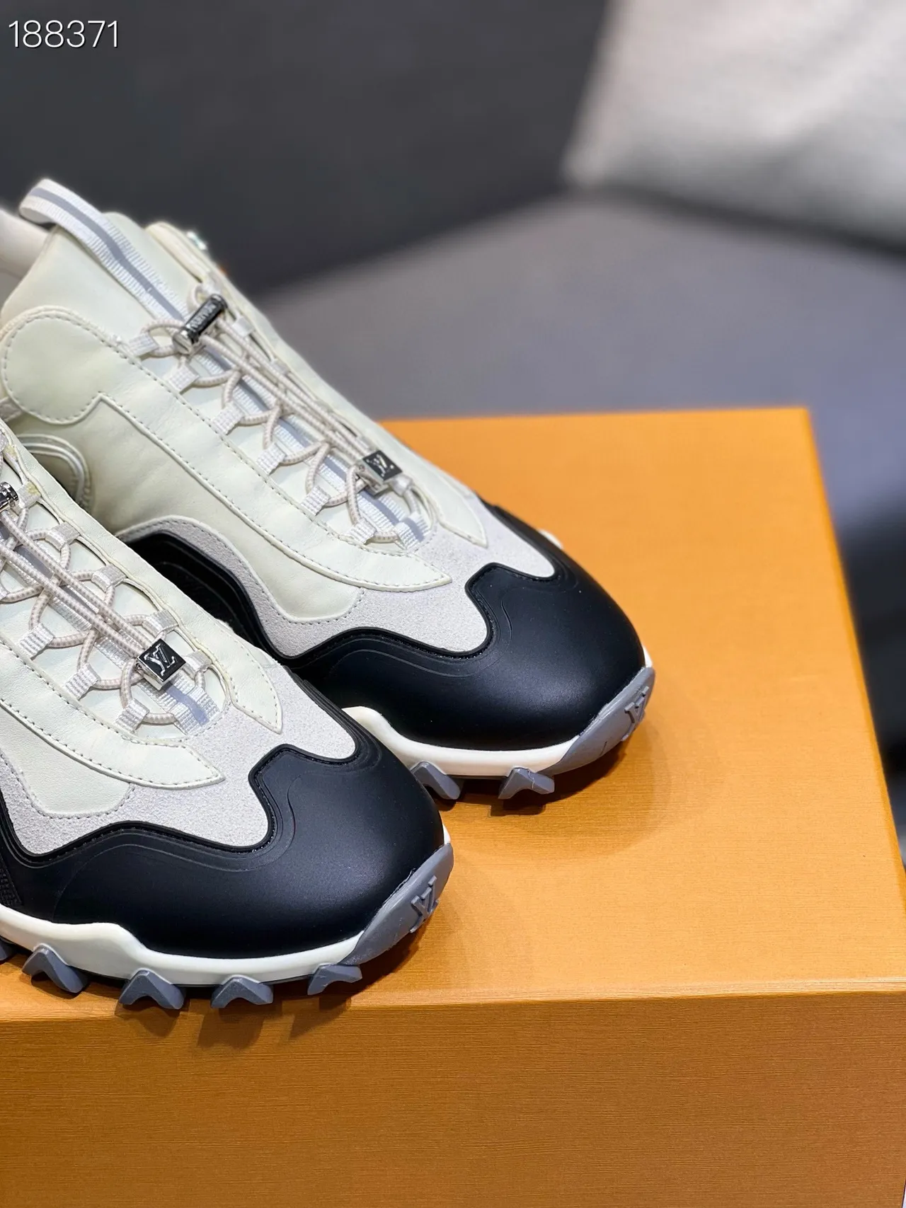 Louis Vuitton LV Trainer White Black Sole Sculpted Wave Midsole Chunky Sneakers 4