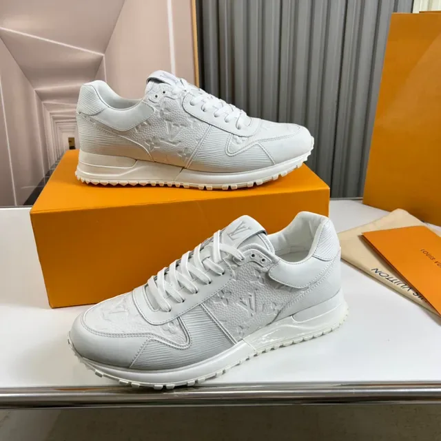 Louis Vuitton LV Trainer Chaussures Blanches Monogram Embossé Cuir Panneaux Latéraux Ribbelés Sneakers Lifestyle 7