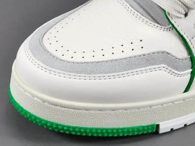 Louis Vuitton LV Trainer White Green Leather Upper Contrast Stitching And Accents Lifestyle Sneakers 9