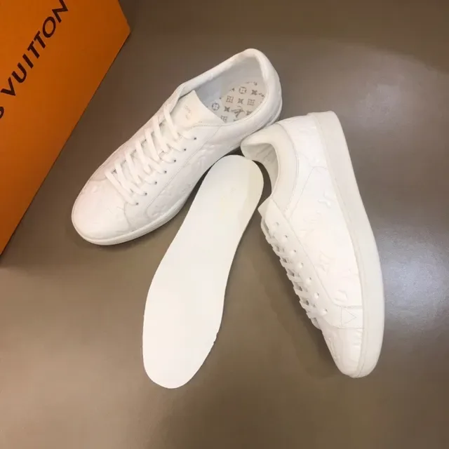 Louis Vuitton LV Trainer Blanc Monogramme Embossé Baskets Basses Lifestyle 7