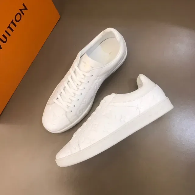 Louis Vuitton LV Trainer Blanc Monogramme Embossé Baskets Basses Lifestyle 9