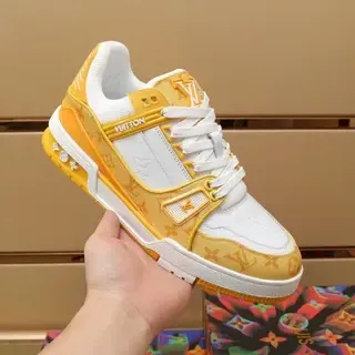 Louis Vuitton LV Trainer Amarillo Blanco Recubrimientos de tela con monograma Correas duales Sneakers lifestyle
