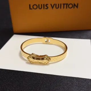 Louis Vuitton Monogram Bangle سوار ذهبي اللون
