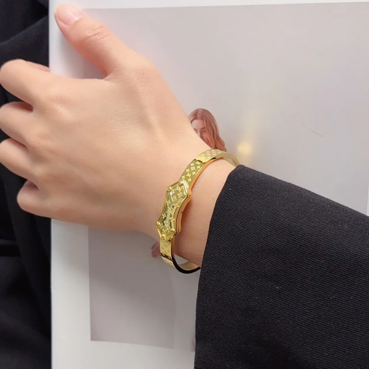 Louis Vuitton Monogram Bangle Gold-Tone Metal Bracelet 8