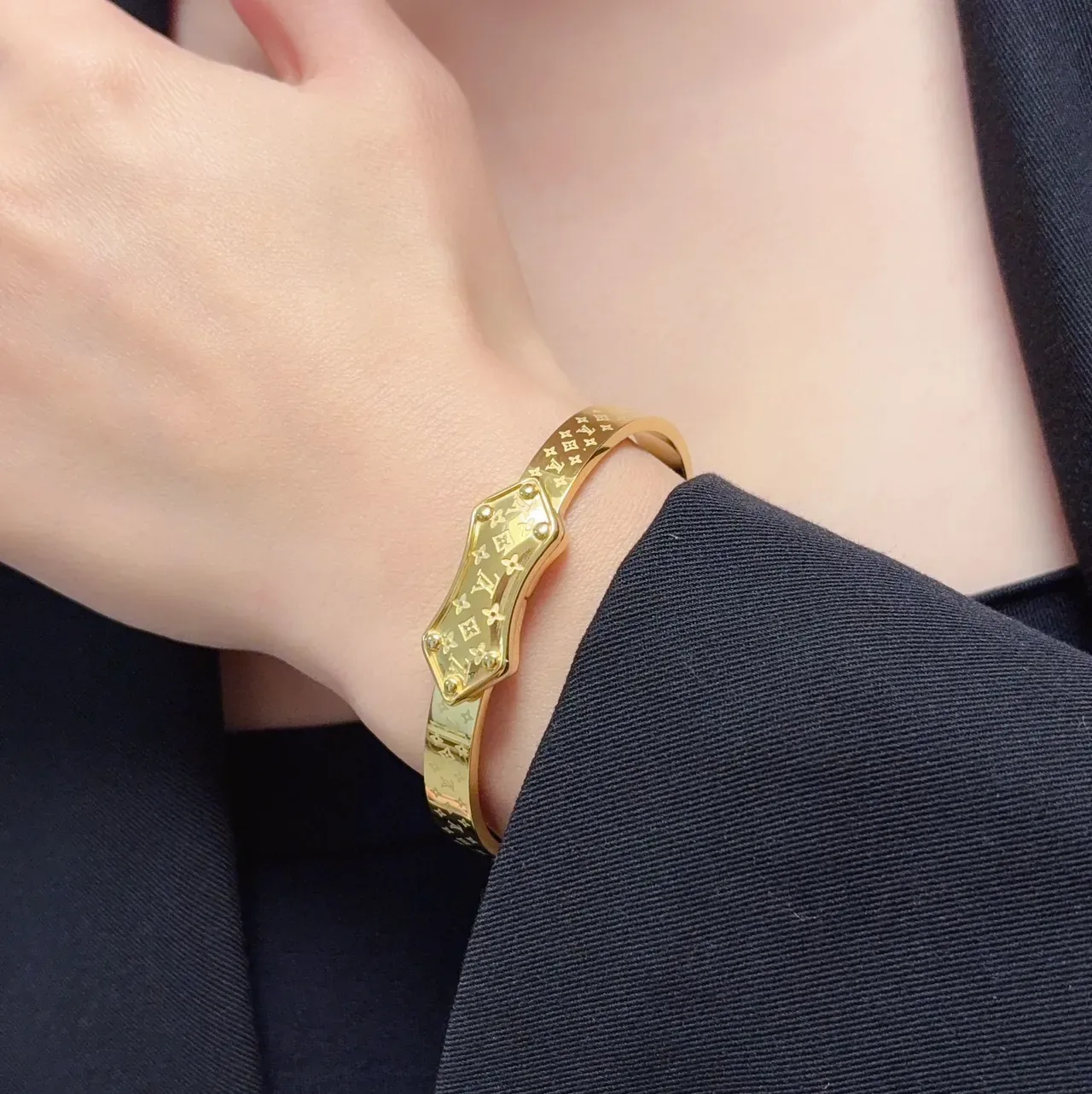 Louis Vuitton Monogram Bangle Gold-Tone Metal Bracelet 9