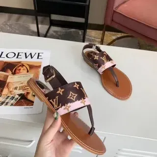 Louis Vuitton مونوغرام كانفاس وردي حافة مسطح ثونج كاجوال صنادل