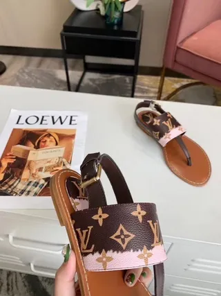 Louis Vuitton Monogram Canvas Bordure Rose Sandales Plates Tanga Casual 6