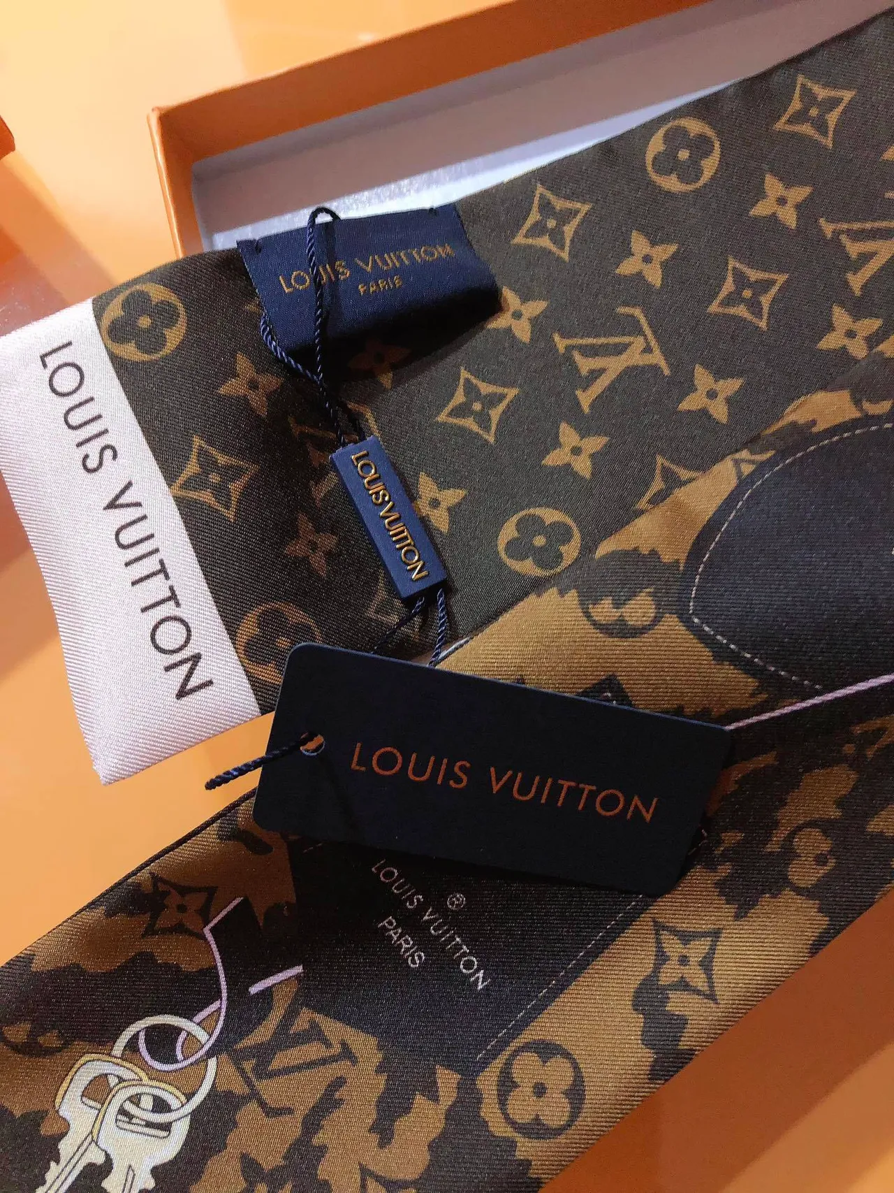 Louis Vuitton Monogram Chain Print Silk Scarf 8