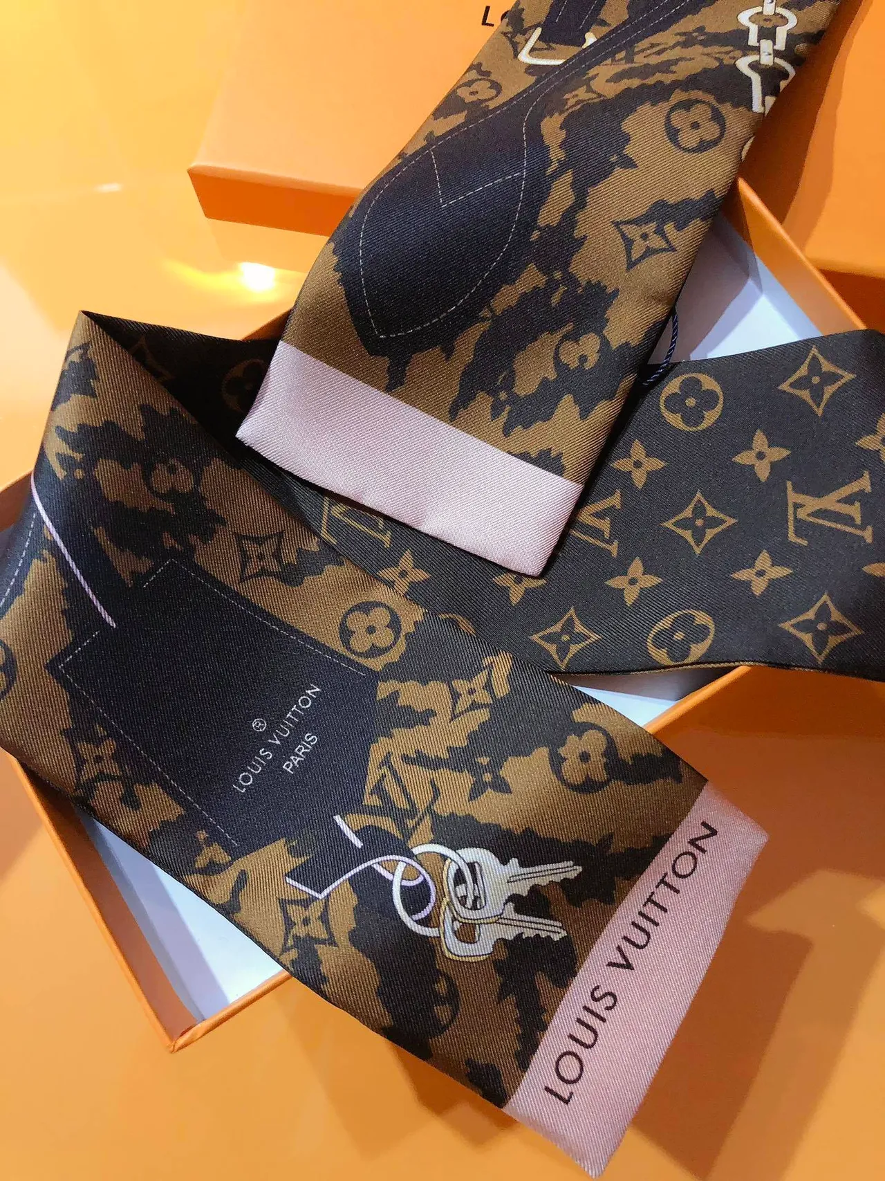 Louis Vuitton Monogram Chain Print Silk Scarf 9