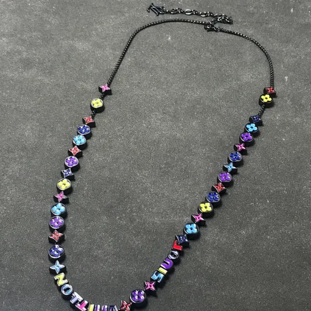 Collier Louis Vuitton Monogram Fleur Perle Multicolore Émail Floral Lettéré 2