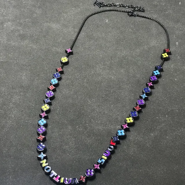 Collier Louis Vuitton Monogram Fleur Perle Multicolore Émail Floral Lettéré 3