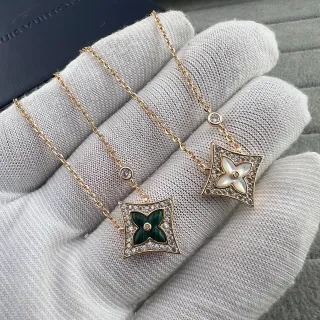 Louis Vuitton Monogram Flower Chaîne Or Vert Pendentif Carré