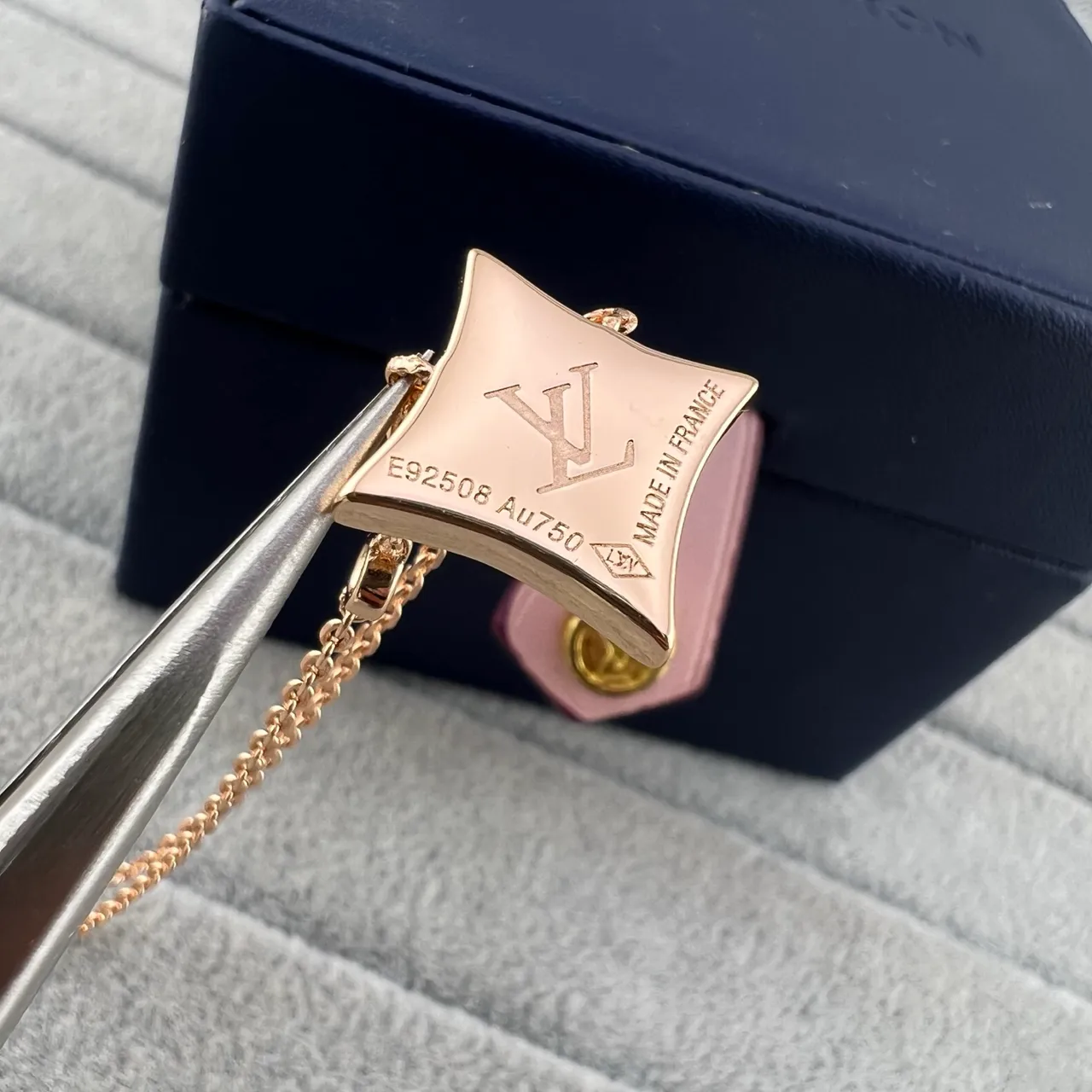 Louis Vuitton Monogram Flower Gold Green Chain Square Pendant Necklace 3