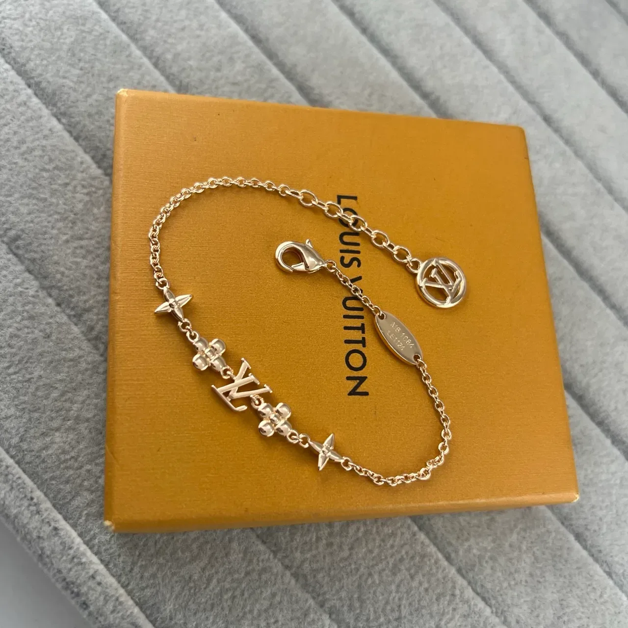 Pulsera Louis Vuitton Monogram Flowers Cadena de Eslabones Oro y Plata 3