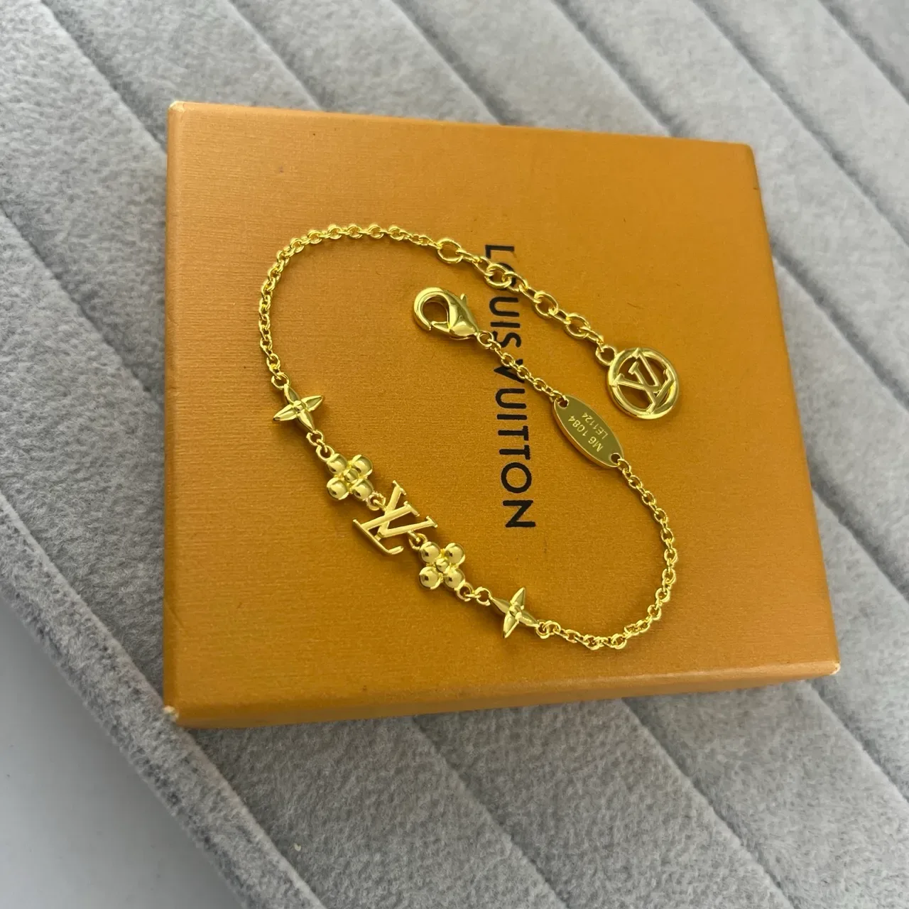 Pulsera Louis Vuitton Monogram Flowers Cadena de Eslabones Oro y Plata 4