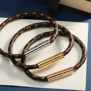 Louis Vuitton سوار جلد مونوجرام بني ذهبي مكشكش مونوجرام