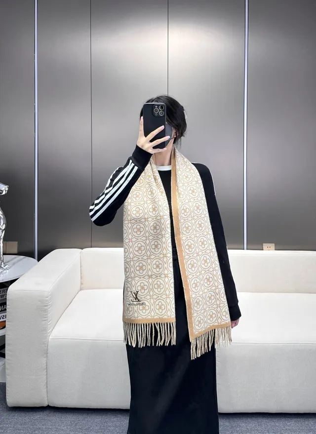 Louis Vuitton Monogram-Print Beige-on-Cream Woven Shawl 4