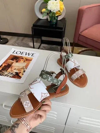 Louis Vuitton estampado de monograma multi-cinta sandalias planas casuales 2